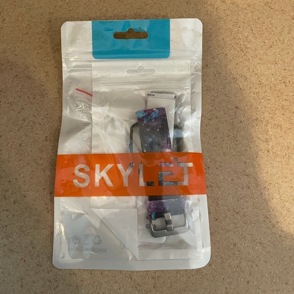 Fitbit Band - Picture 5 of 6